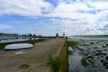 Rechts valt het droog en achter de muur links staat voldoende water voor de boten