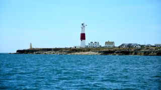 Vanuit Weymouth nemen we " the Inner race"  bij Portland Bill.