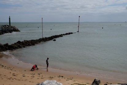 De ingang naar de kleine haven van le Douhet.