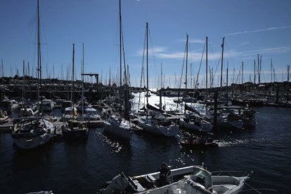 Het gekrioel in de haveningang van Crouesty.