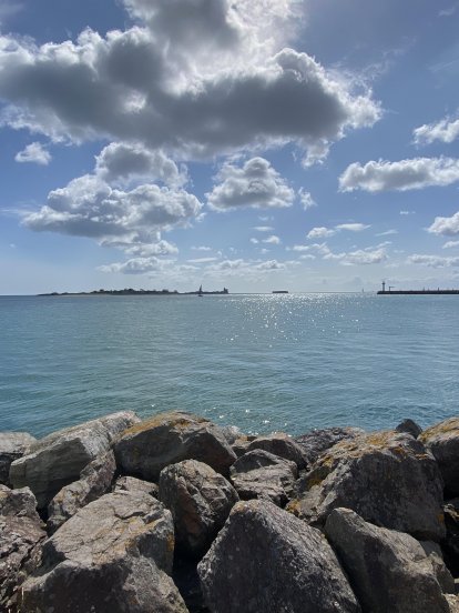 Luchten om bij weg te dromen in de baai van Saint Vaast.