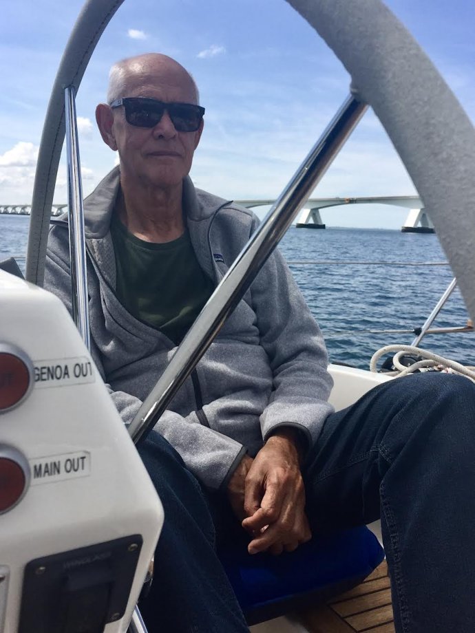 We zijn vertrokken en de lucht kleurt blauw.