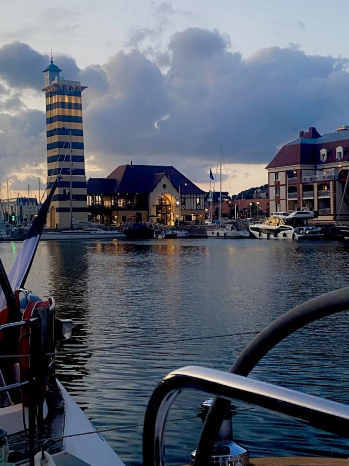 Restaurant Le Deauville vanuit de kuip gezien.