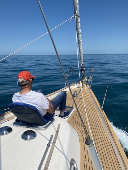 Een vredige zee ergens onderweg, zonder wraakzuchtige orka's.