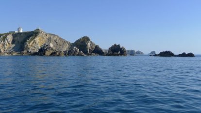 De schitterende baai van Camaret met rotsen, rotsen en nog eens rotsen