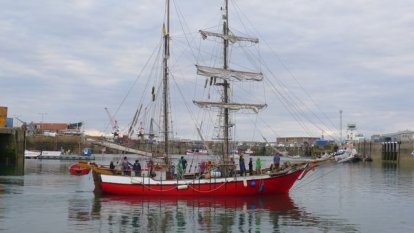 Aan het wachtponton van St. Helier op Jersey